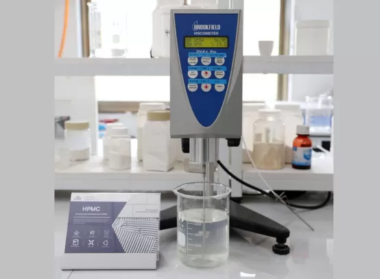 ผู้เชี่ยวชาญในห้องปฏิบัติการของ Celix Industrial กำลังทดสอบ HPMC และ HEMC เพื่อความสม่ำเสมอของมอร์ตาร์ ผู้เชี่ยวชาญในห้องปฏิบัติการของ Celix Industrial กำลังทดสอบ HPMC และ HEMC เพื่อความสม่ำเสมอของมอร์ตาร์